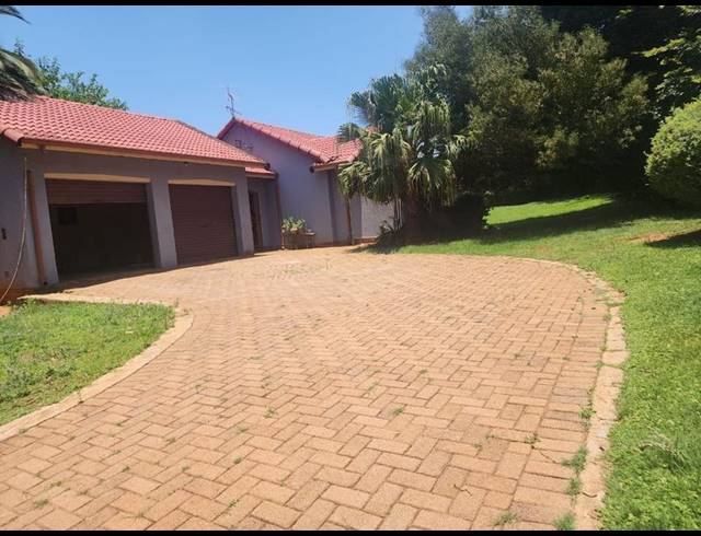 3 BEDROOM HOUSE FOR SALE IN KEMPTON PARK AH